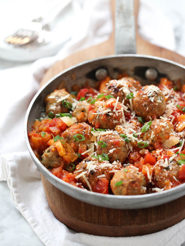 Boulettes de poulet épicées au Tabasco | FoodieCrush.com