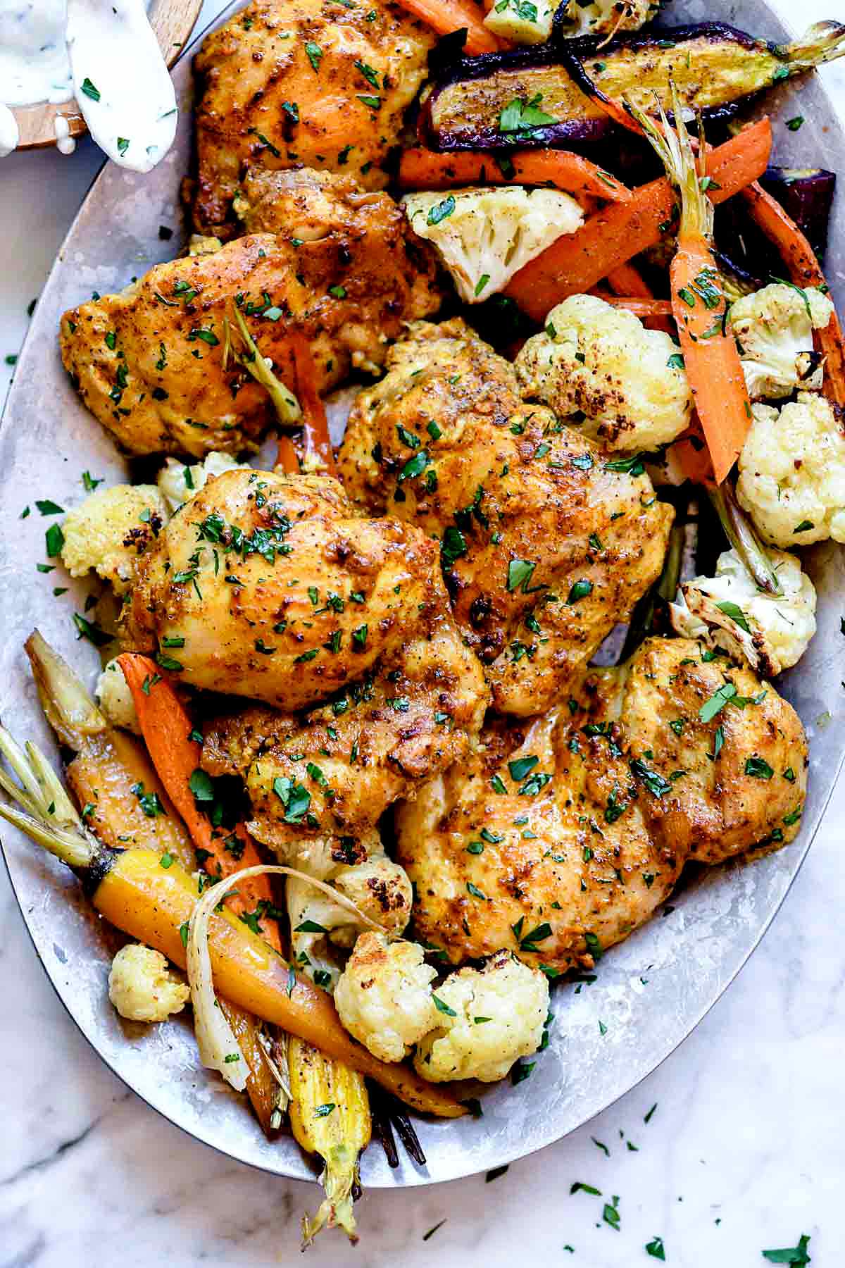 Poulet Tandoori facile avec légumes sur foodiecrush.com #facile #cuit #four #recette #poulet #indien