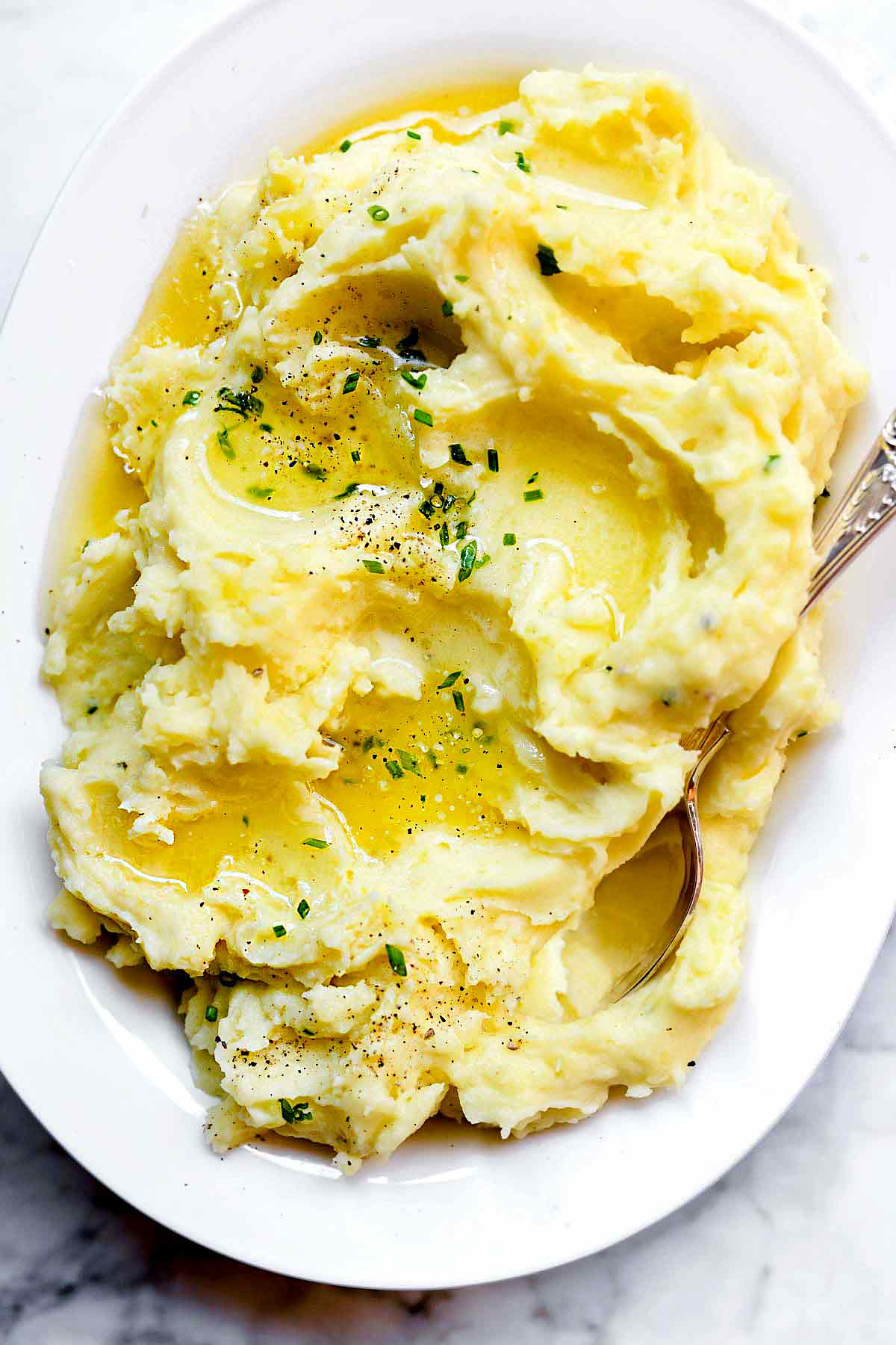Comment préparer la meilleure purée de pommes de terre crémeuse | foodiecrush.com #easy #homemade #mashed #potatoes #recipes #creamy