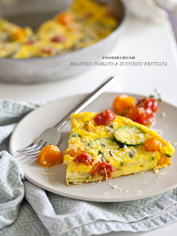 Frittata aux tomates rôties et aux zuchinni de FoodieCrush.com