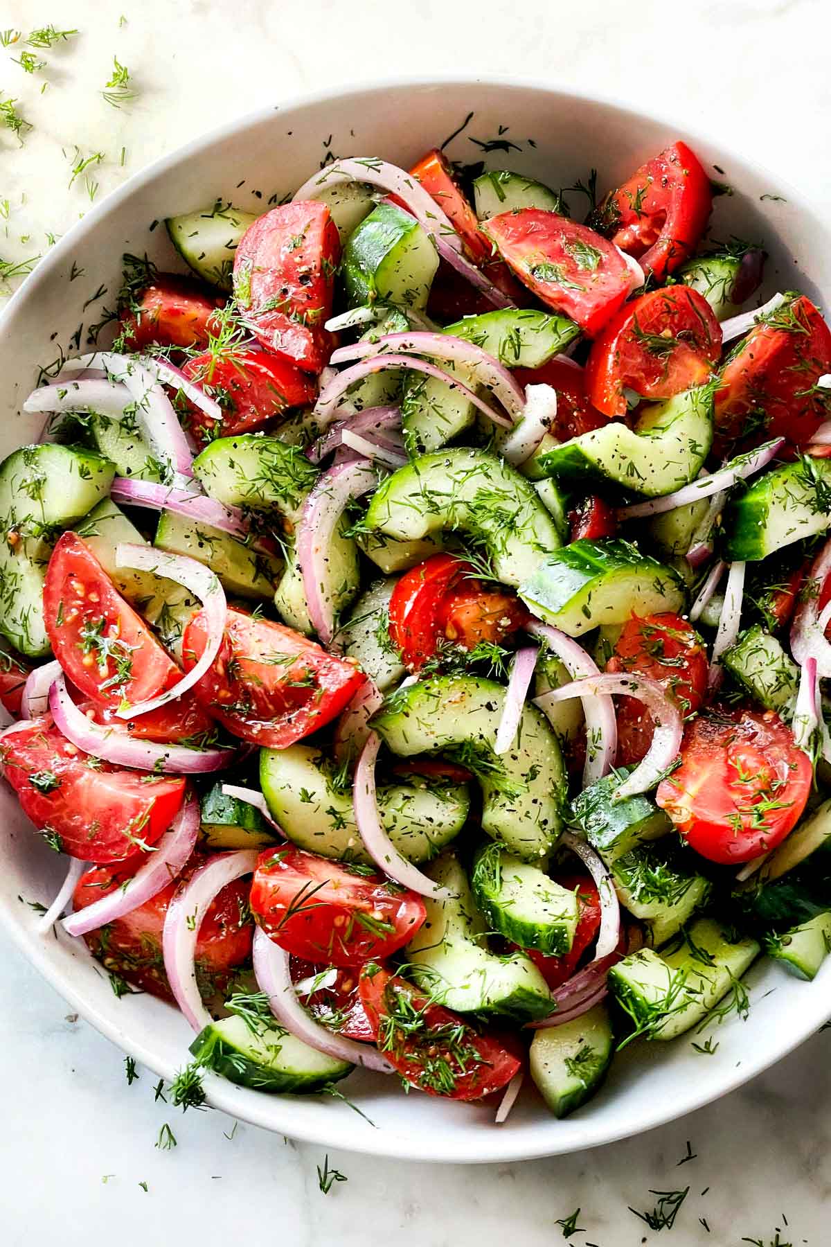 Salade de tomates et concombres à l'aneth foodiecrush.com