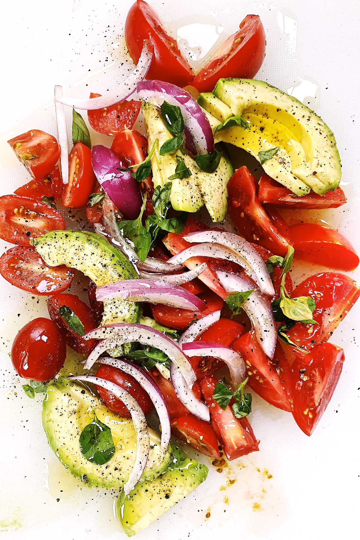 Salade de tomates et d'avocats foodiecrush.com