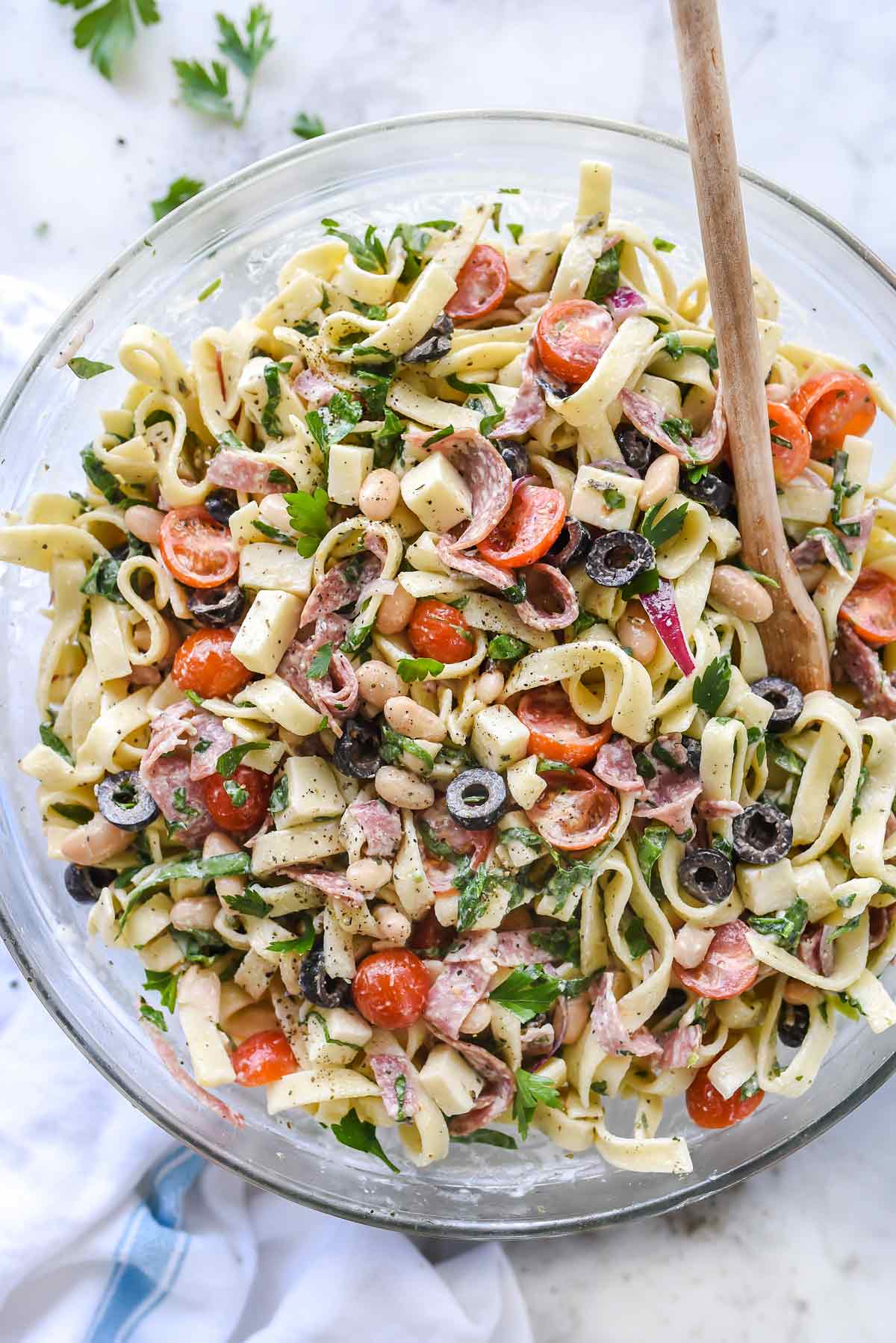 Salade de pâtes à la toscane | foodiecrush.com #pasta #salade #recettes #salami #fromage