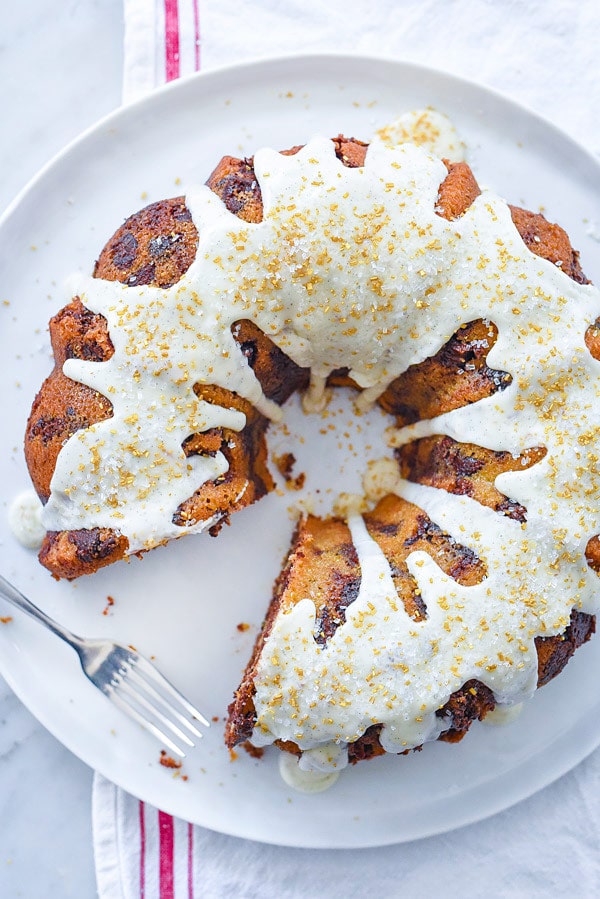 Gâteau Bundt marbré à la vanille et au chocolat sur foodiecrush.com