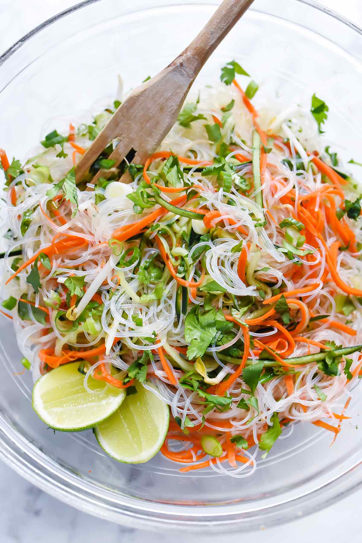 Salade de nouilles vietnamienne fraîche et facile | foodiecrush.com