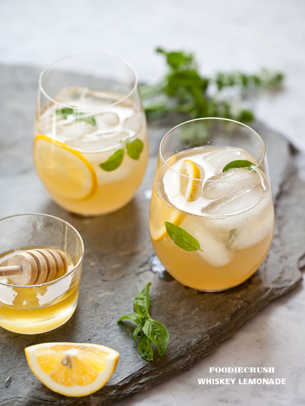 Whiskey Lemonade Recipe from FoodieCrush.com (en anglais seulement)